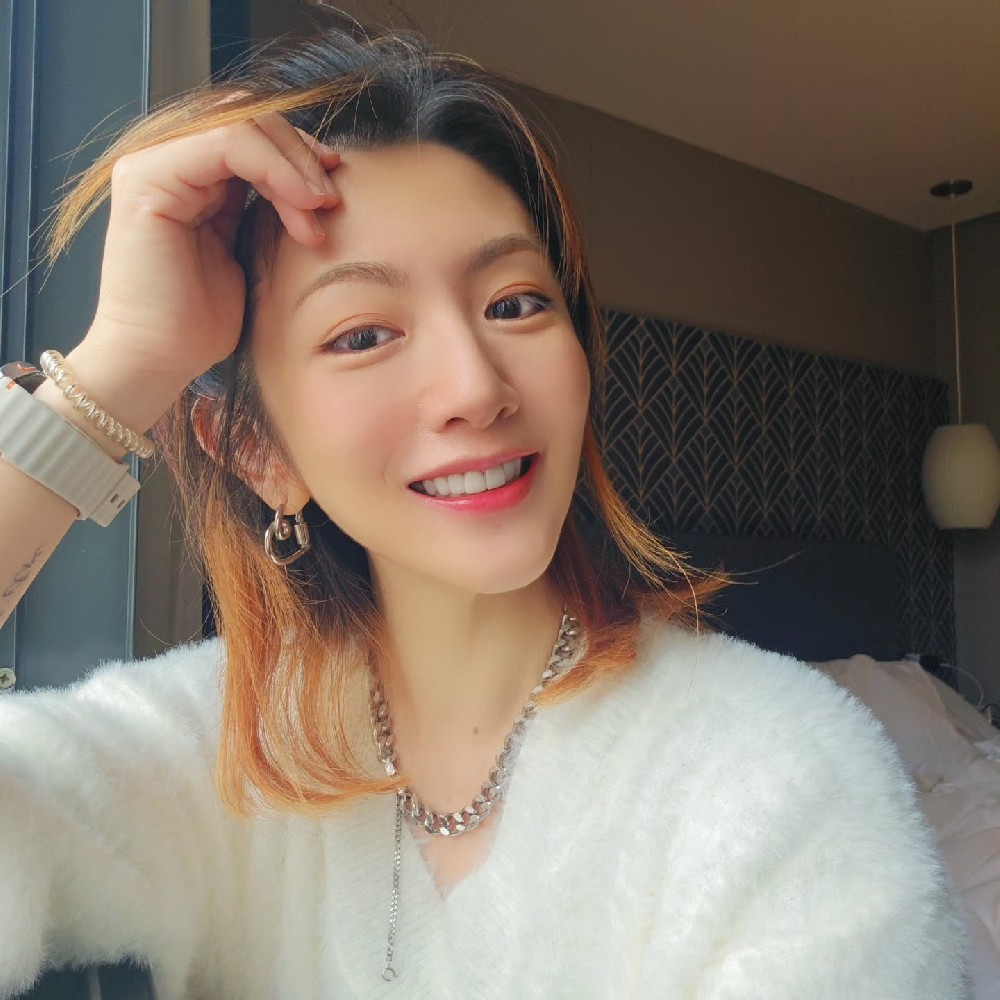 A711 照片1245张 视频210个 新加坡 美女 生活日常 健身 养狗 运动 瑜伽