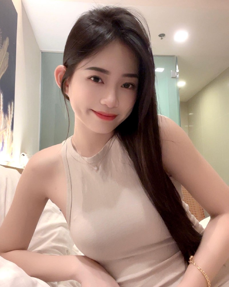 A828 照片909张 视频137个 中国女 高颜值性感美女 生活日常 旅游 自拍多 自拍视频多