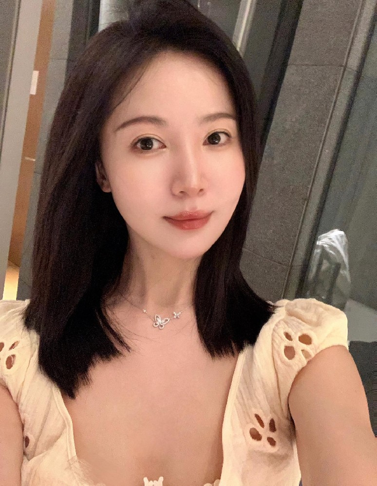 A876 照片349张 视频39个 中国女 气质美女少妇 生活日常 旅游