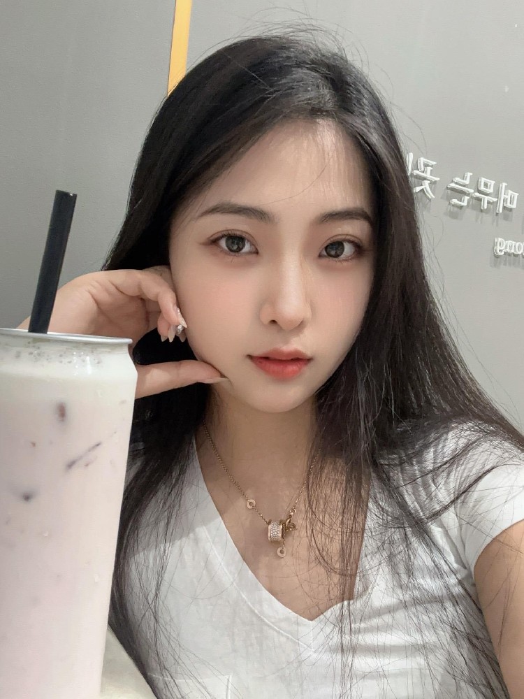 A878 照片363张 视频33个 中国女 气质美女 小姐姐 戏曲演员 生活日常 旅游 工作