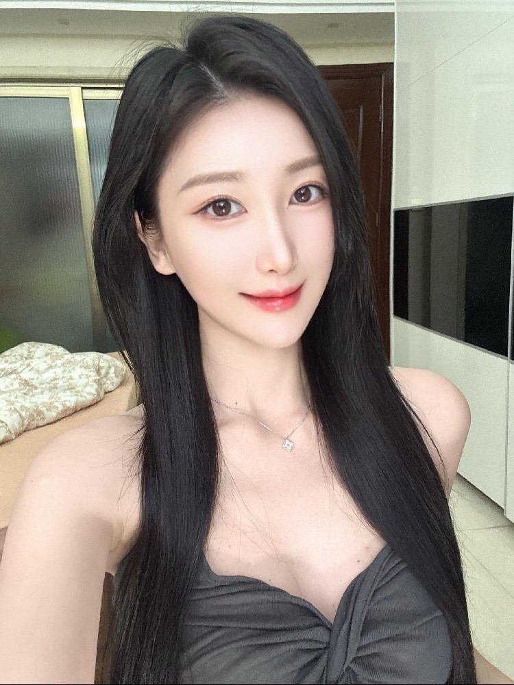 A881 照片1352张 视频181个 中国女 气质美女 富婆 生活日常 旅游 自拍多 自拍视频多