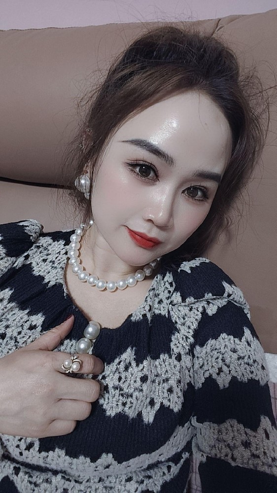 A891 照片800张 视频1136个 中国女 成熟少妇 阿姨 美容院老板年 生活日常 旅游 工作 普通富婆 视频多 宝妈