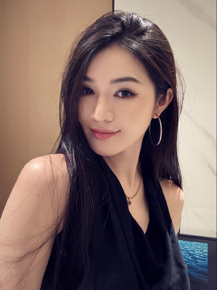 A895 照片339张 视频8个 中国女 气质美少妇 生活日常 旅游 真实