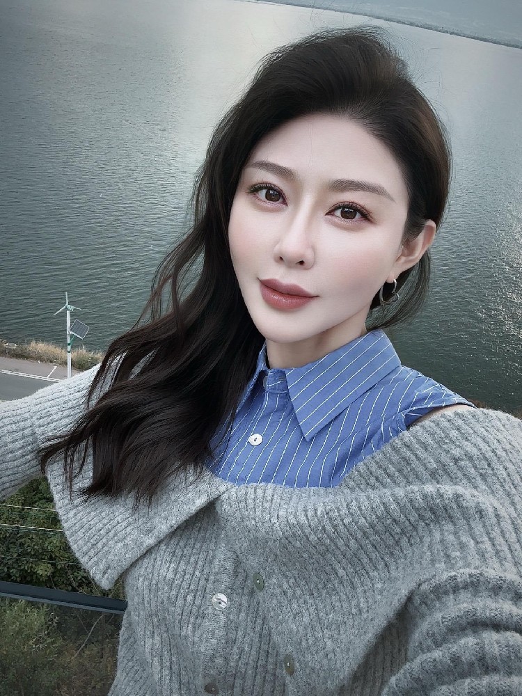 A898 照片634张 视频71个 中国女 气质美少妇 生活日常 旅游 御姐 真实