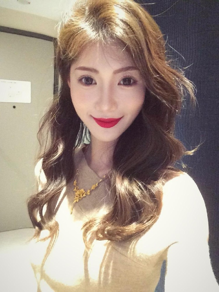 A905 照片107张 视频338个 中国女 年轻美少妇 生活日常 旅游 自拍多 自拍视频多