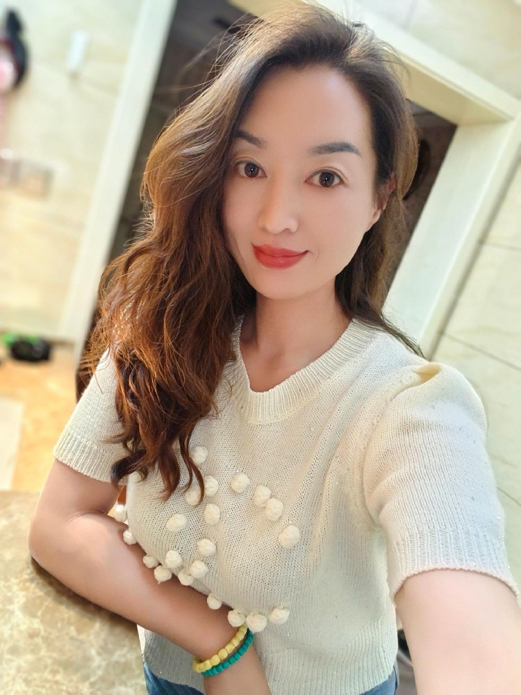 A908 照片269张 视频138个 中国女 成熟阿姨 御姐 生活日常 旅游 自拍多