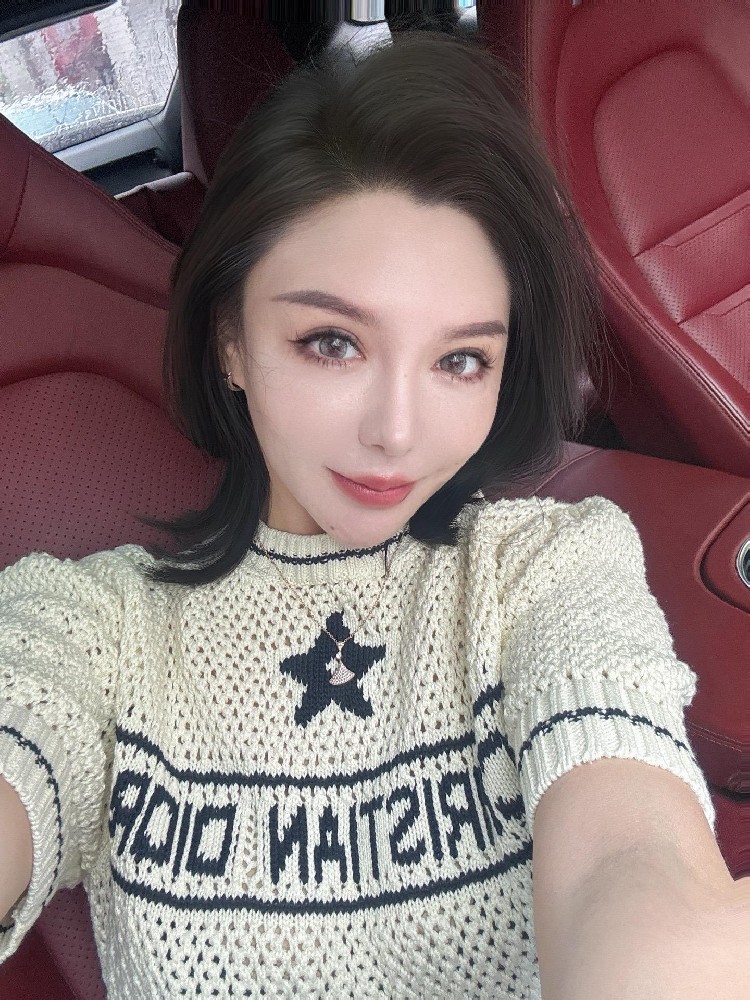 A912 照片288张 视频23个 中国女 企业家 气质御姐 白富美 成熟少妇 生活日常 旅游