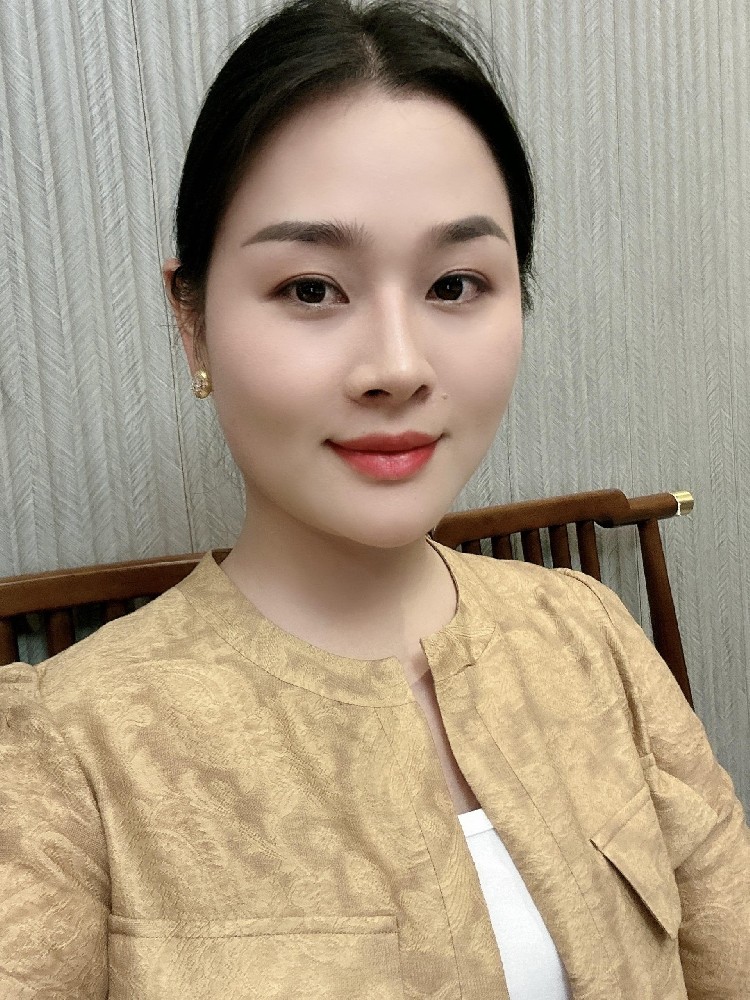 A920 照片384张 视频61个 中国女 成熟气质少妇 烟酒店老板娘 富婆 生活日常 工作 旅游 真实