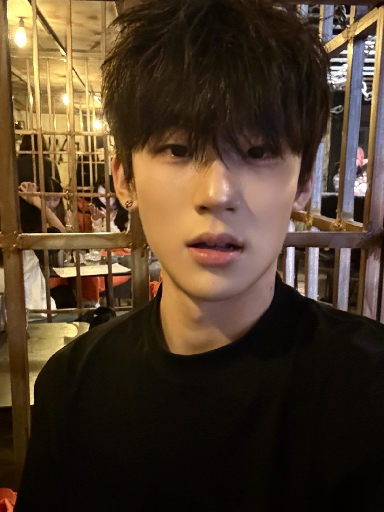 D847 照片1351张 视频52个 中国男 奶狗 年轻帅哥 生活日常 旅游 真实