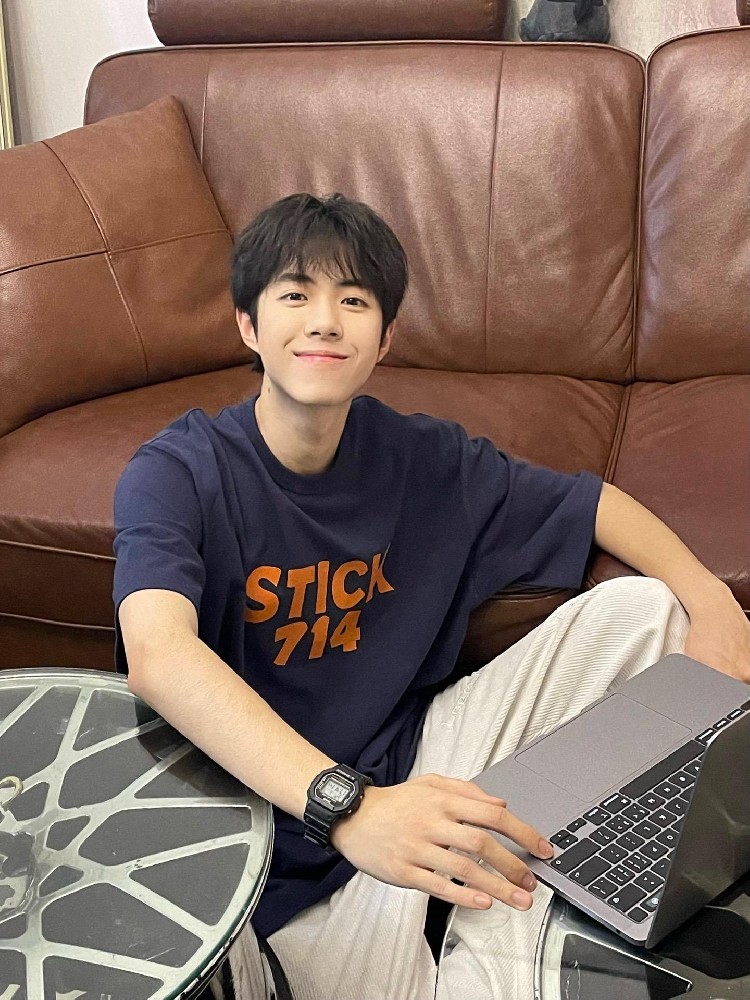 D855 照片1227张 视频71个 中国男 年轻帅哥 奶狗 真实 生活日常 旅游