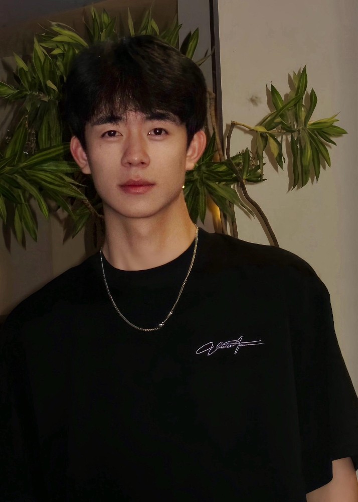 D860 照片1002张 视频34个 中国男 年轻帅哥 奶狗 生活日常 旅游 真实