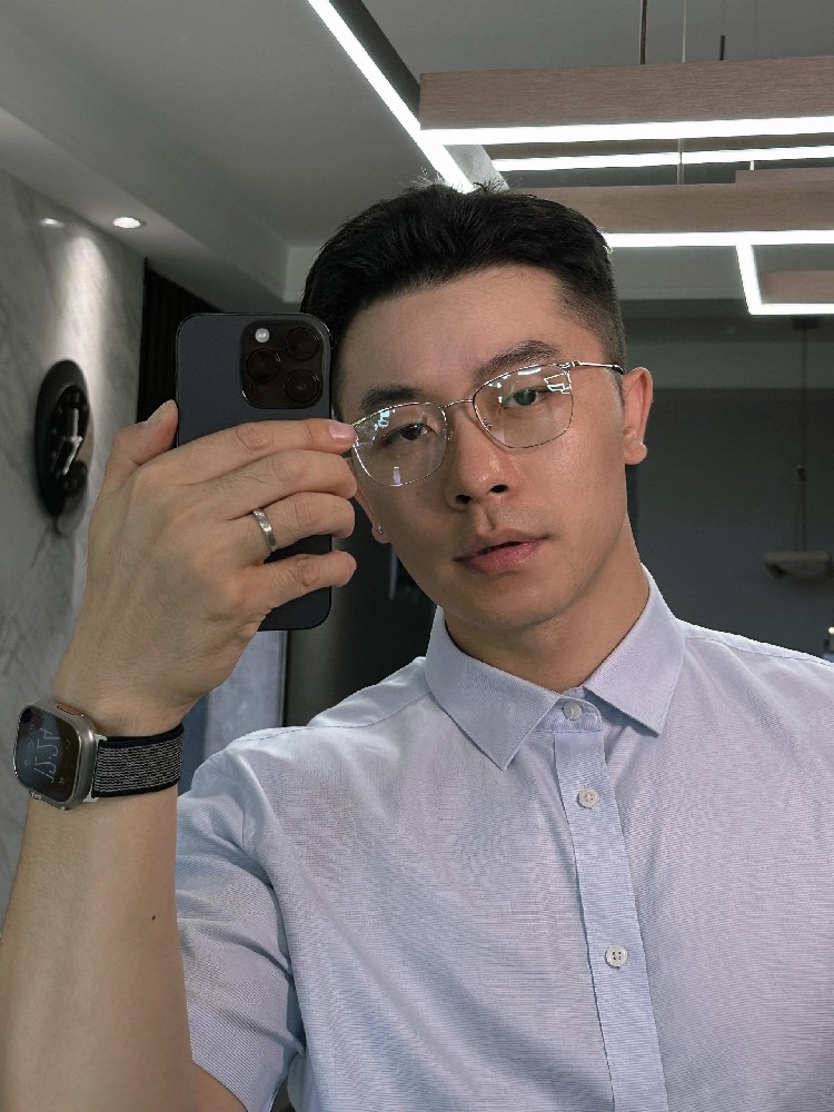 D869 照片1412张 视频44个 中国男 帅哥 健身 生活日常 旅游