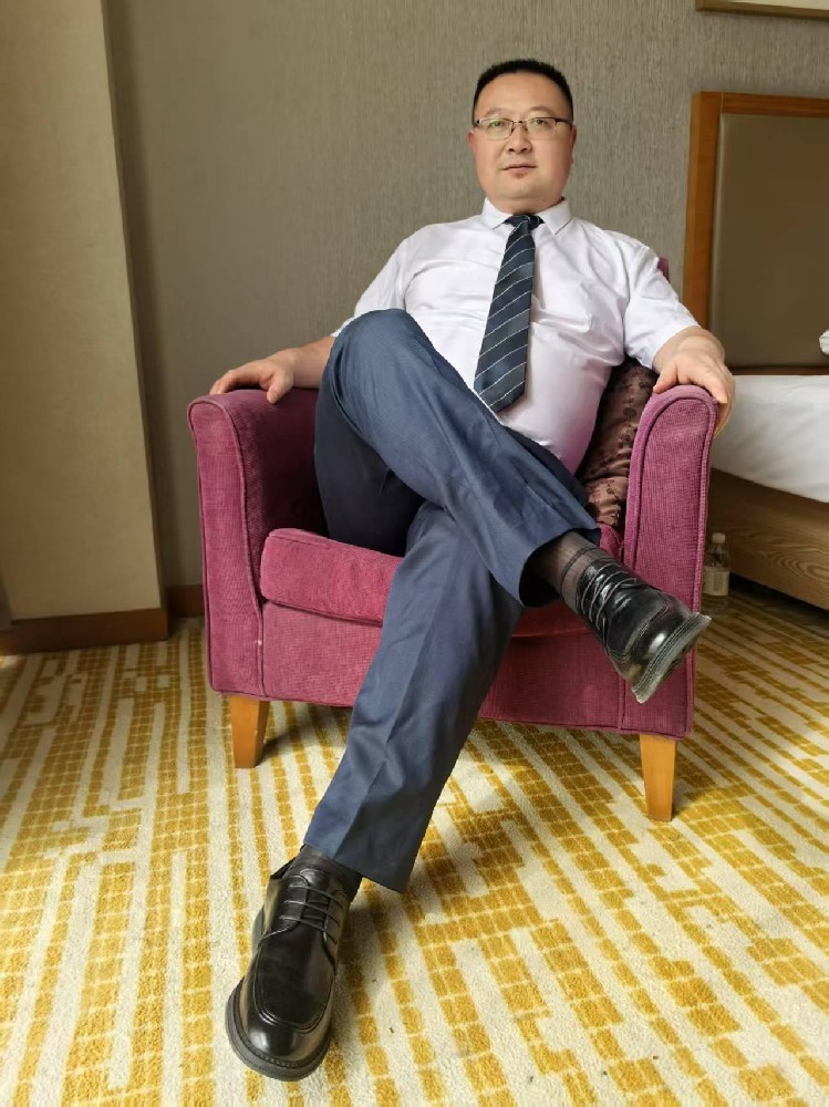 D874 照片312张 视频11个 中国男 大叔 西装 生活日常 旅游