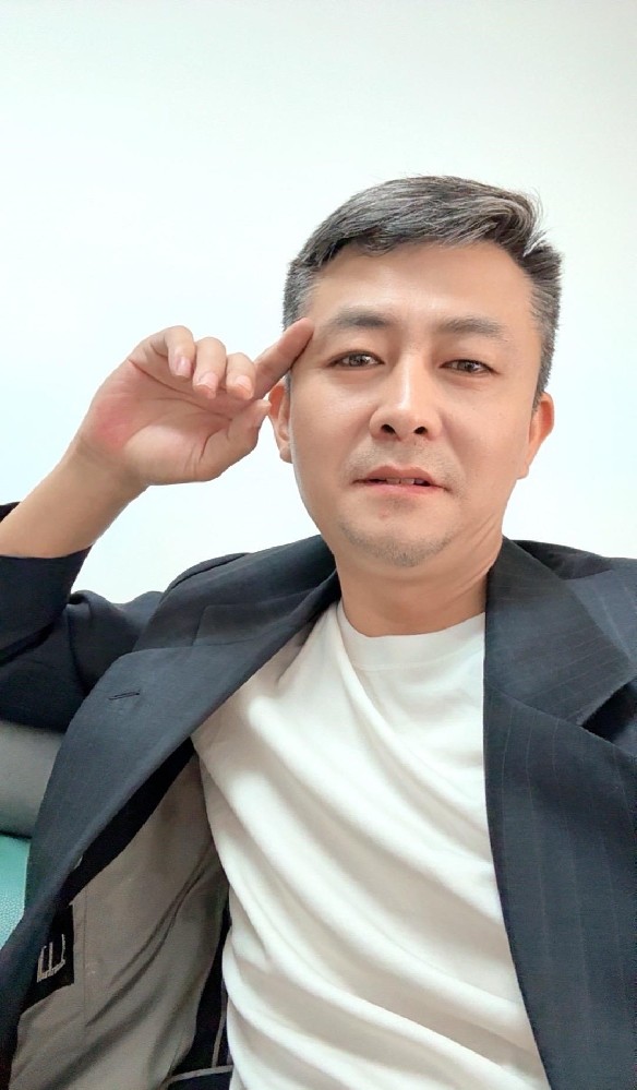 ZJD880 照片401张 视频186个 中国男 气质大叔 生活日常