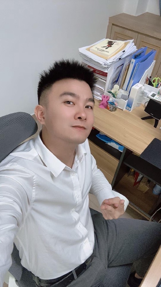 D884 照片641张 视频617个 中国男 老师 幼儿园园长 生活日常 旅游 工作 正装