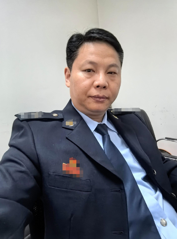 D885 照片512张 视频52个 中国男 成熟大叔 干部 生活日常 自拍多