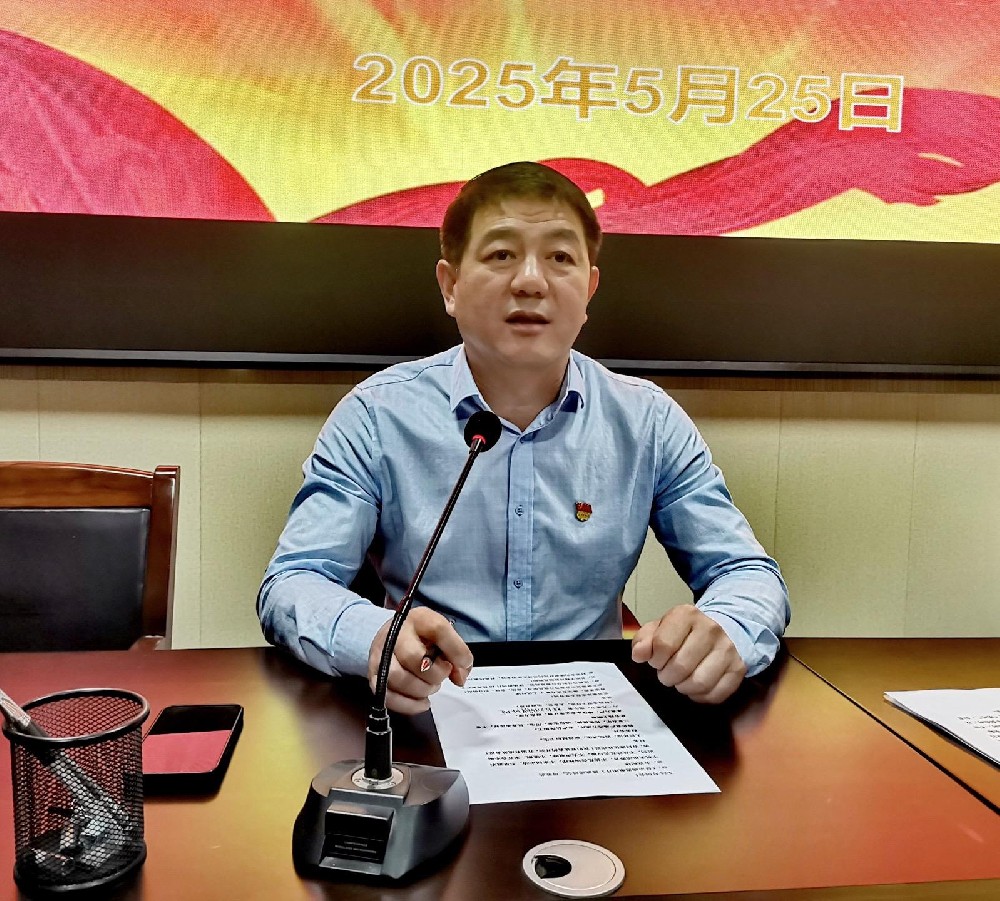 D887 照片695张 视频160个 中国男 成熟大叔 干部领导 生活日常 工作 开会 旅游