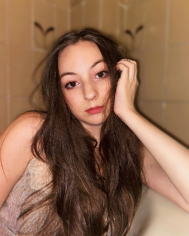 N220 照片273张 视频17个 西班牙 女大学生 生活日常 朋友聚会合照 旅游 自拍