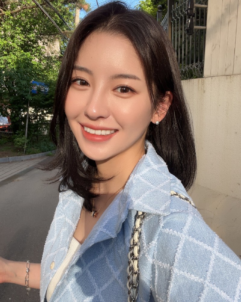 A970 照片4040张 视频158个 韩国 气质美女 宝妈 带娃 生活日常 旅游 自拍多