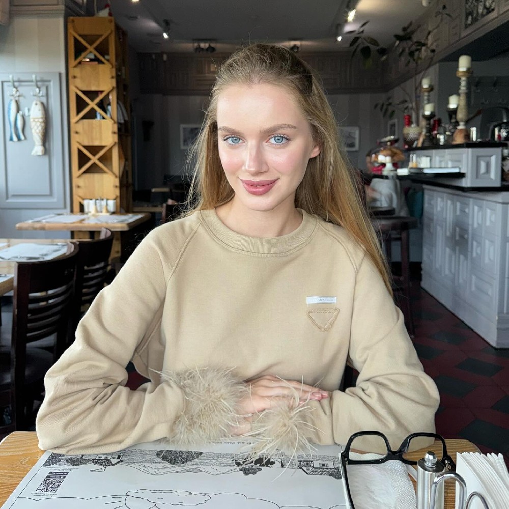 N289 照片2252张 视频516个 法国 定居 国内 豪车兰博基尼 外出吃饭 比基尼 露营 泳池 形象照 睡衣居家 生活日常