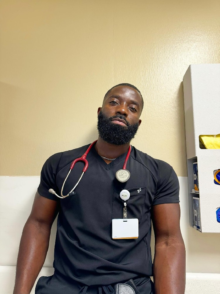 F087 照片1370张 视频162个 美国 职业:（医生）生活日常 工作 曝光量较低