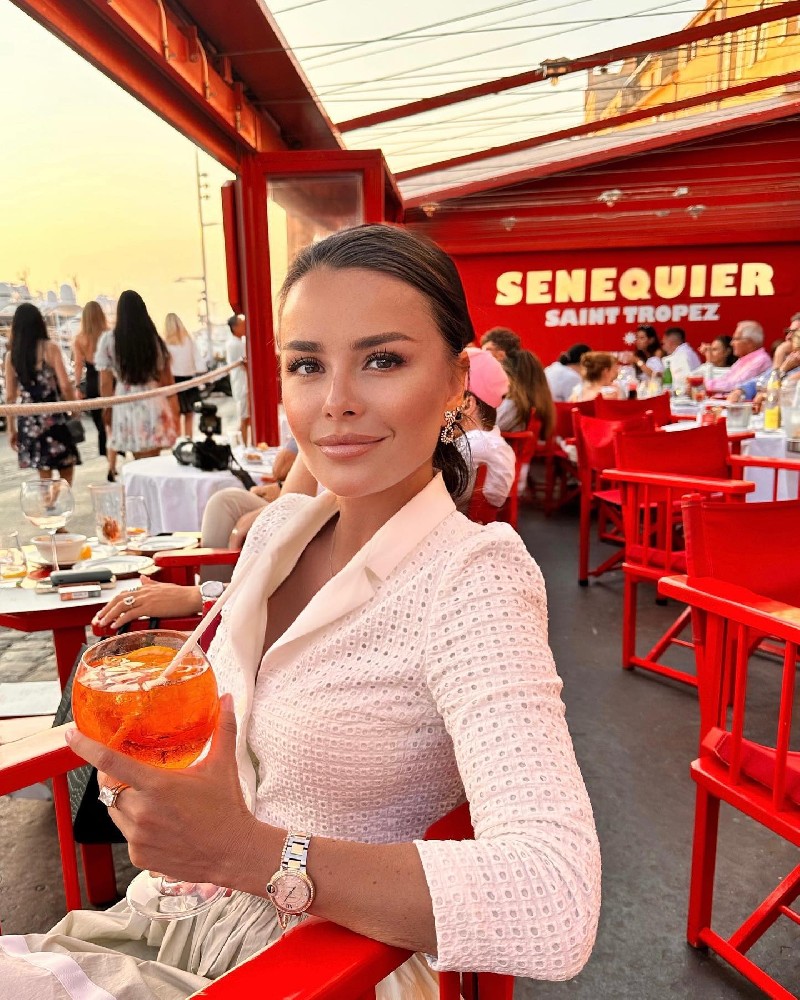 N313 照片758张 视频80个 法国🇫🇷、多国家旅行 宝妈 曝光量特低，法国🇫🇷年轻气质宝妈多国旅行，日常动态较全面，购物/豪车/游艇等均有，少量带娃素材。注：部分自拍视频有背景音乐