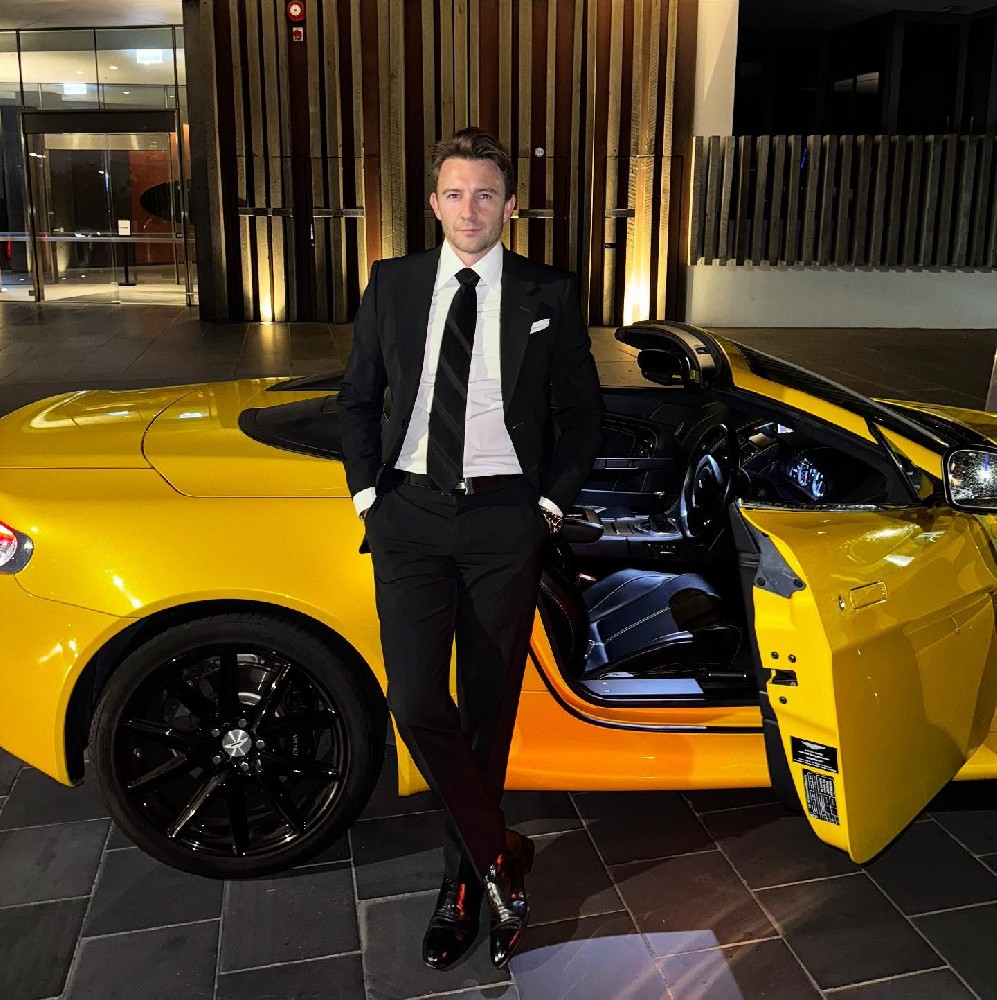 F168 照片1424张 视频61个 美国 高富帅 有自拍视频 有风景美食旅游  各种炫富素材 开车照片