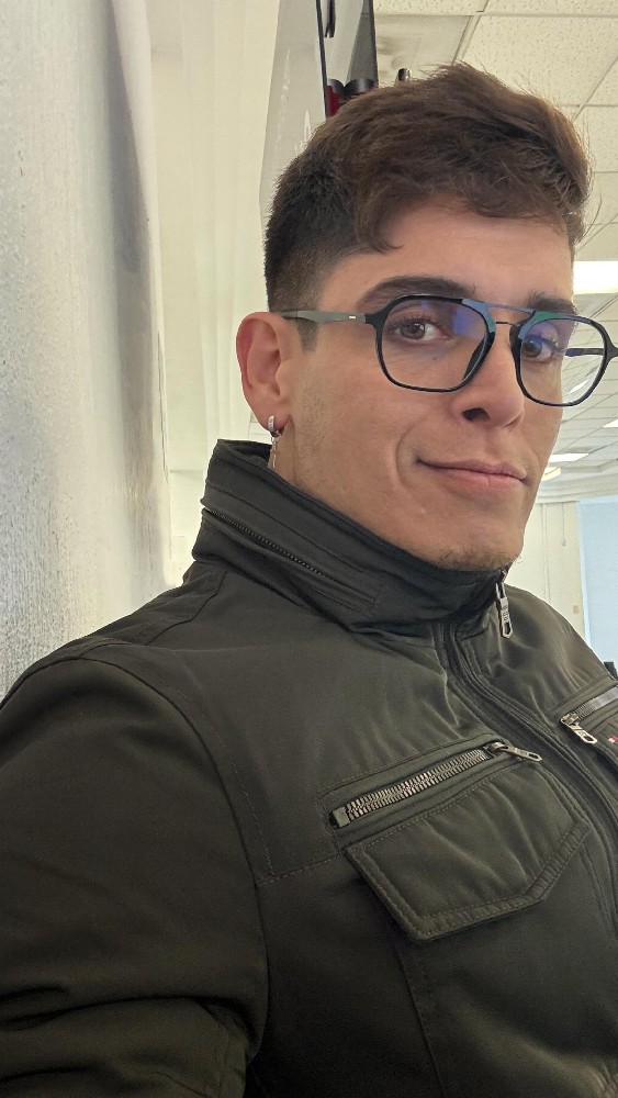 F176 照片2022张 视频241个 巴西 生活日常 工作 自拍多 职业:（公司职员）（曝光量低）