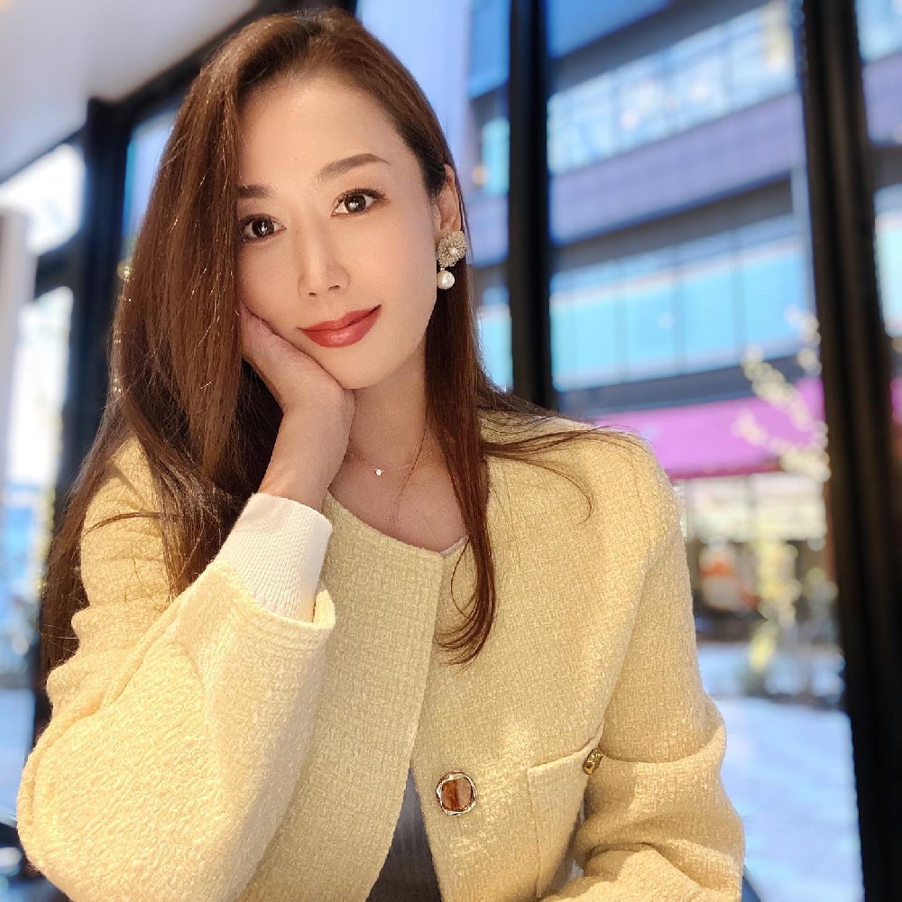 A977 照片1522张 视频70个 日本 成熟性感御姐 美容行业 工作照 日常 旅游  运动健身  自拍多