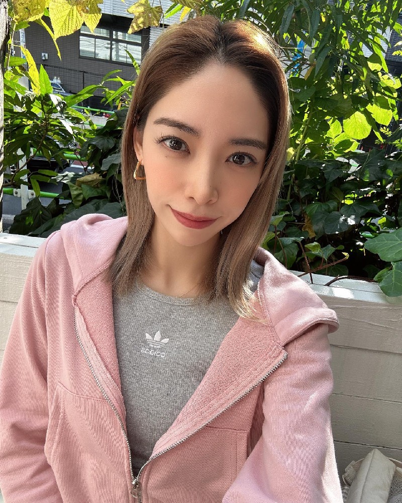 A984 照片1736张 视频140个 日本女 年轻少妇 生活日常 运动 高尔夫