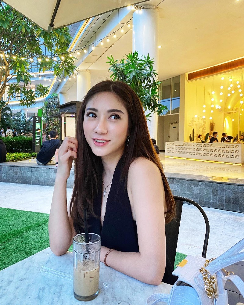 A997 照片320张 视频4个 印度尼西亚 成熟少妇  生活日常 旅游 健身 网球