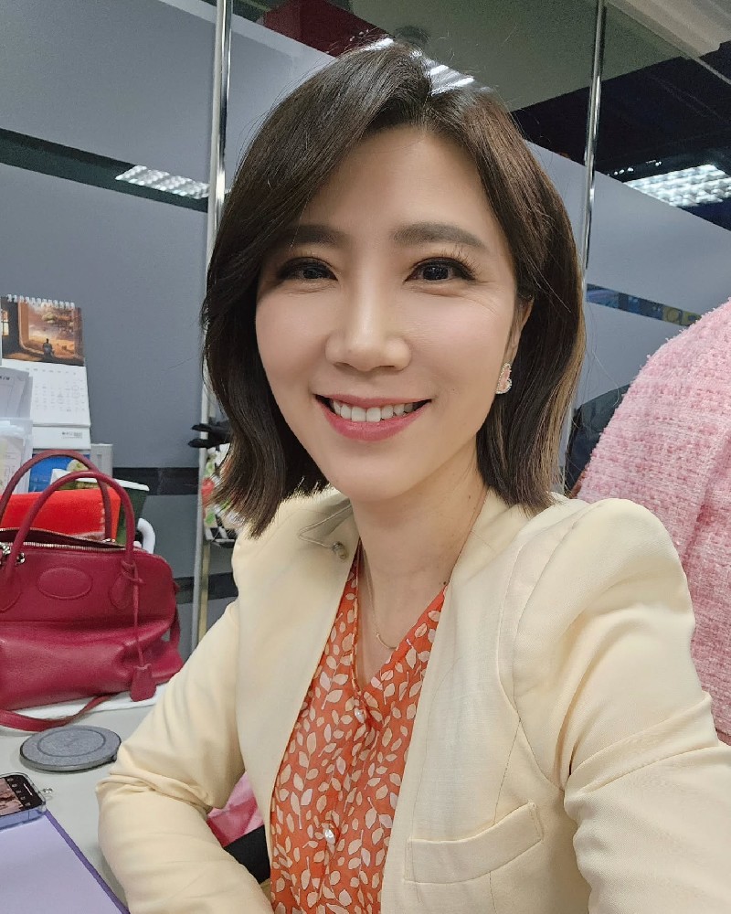 A003 照片934张 视频12个 台湾 气质少妇 宝妈 带娃 生活日常 旅游 工作 自拍多