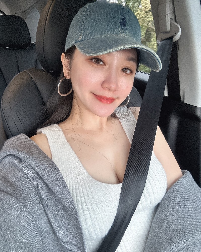 A042 照片670张 视频14个 台湾 性感 大胸美女 生活日常  朋友聚会 下午茶 旅游 自拍多