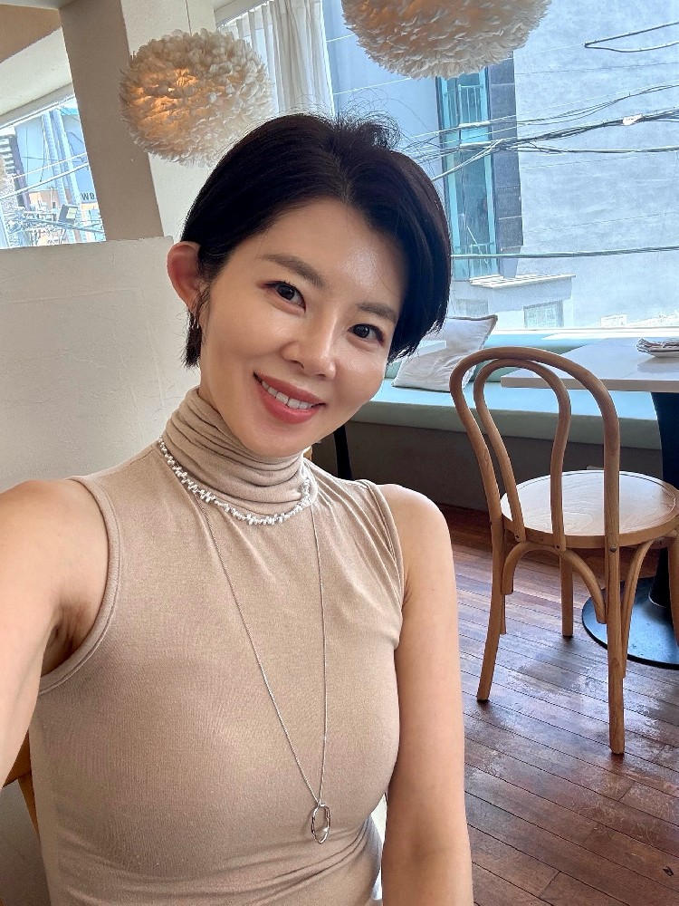 A049 照片2910张 视频192个 韩国 女白领 工作生活日常 朋友聚餐 下午茶 穿搭 自拍多