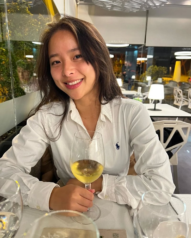 A055 照片1260张 视频31个 中国女 在西班牙的亚洲女 生活日常 旅游 下午茶 情侣 旅游居多 单人照多