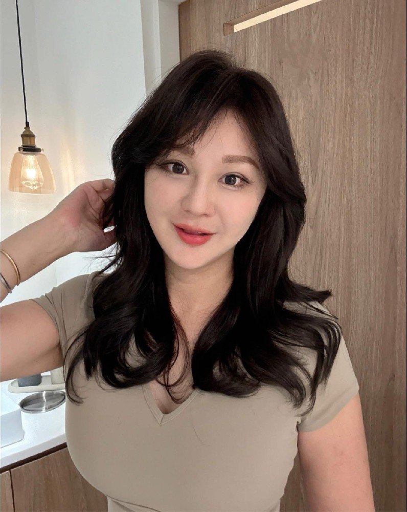 A061 照片3777张 视频22个 台湾 性感 美艳少妇 宝妈  生活日常 带娃 旅游 聚餐 家庭合照  单人照