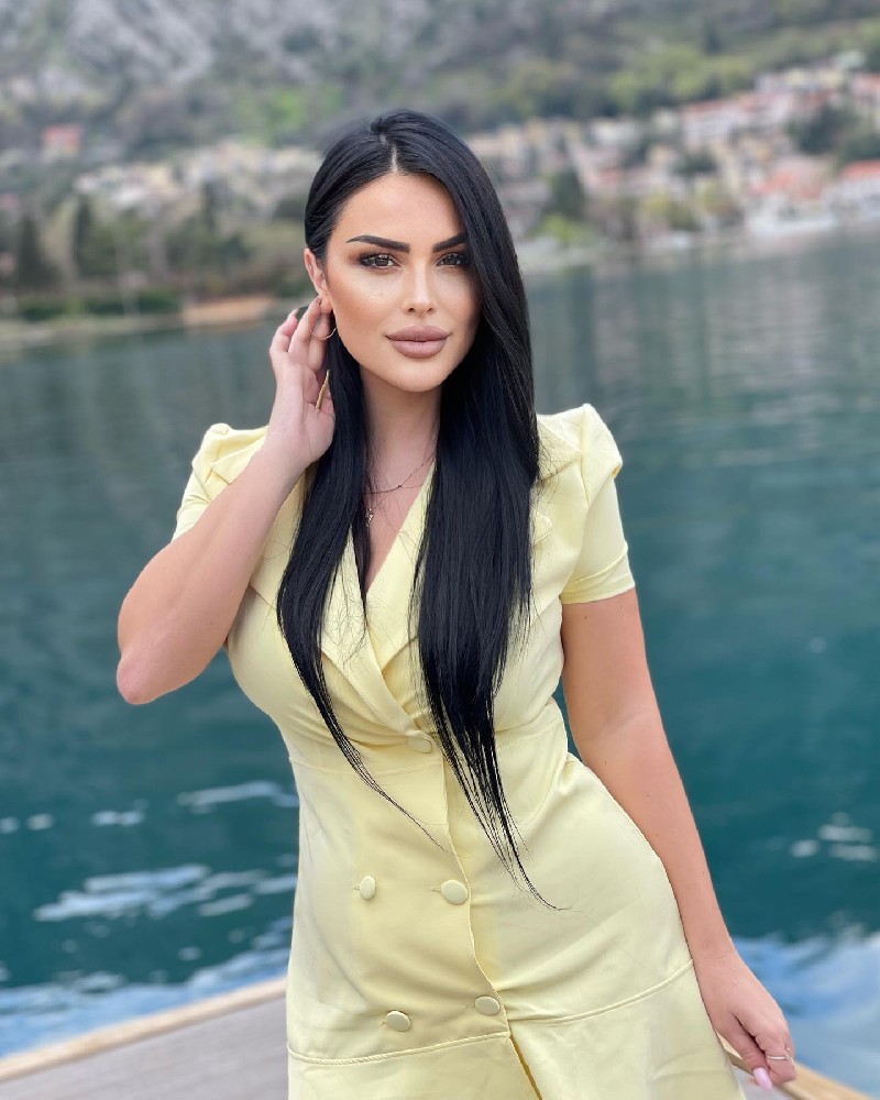 N319 照片1069张 视频46个 欧美 气质美女宝妈 生活日常 旅游 带娃 自拍多