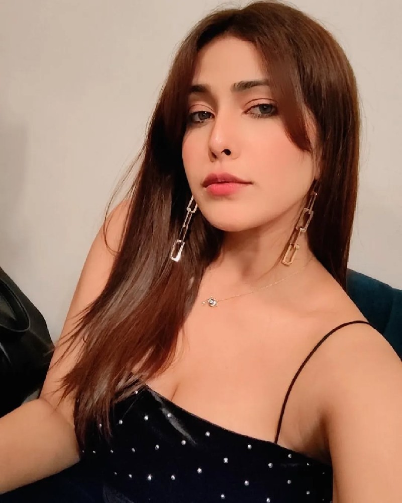 N320 照片305张 视频17个 印度 气质少妇美女 生活日常 旅游 自拍多 助理人设 30岁 35岁