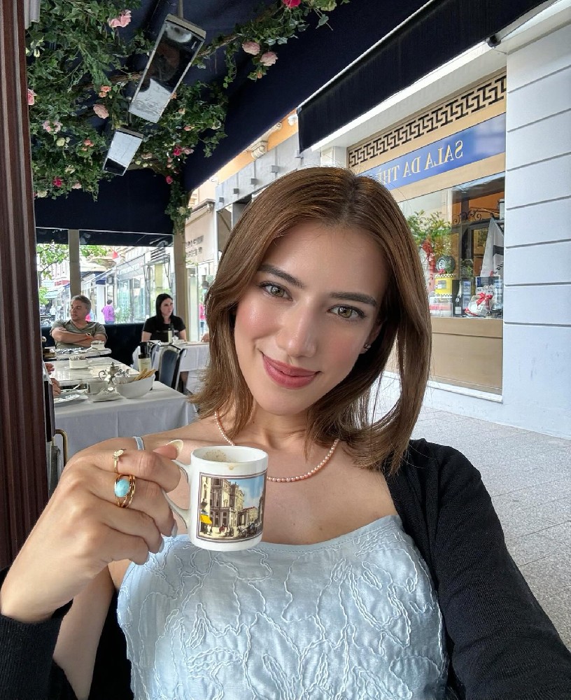 N321 照片2125张 视频165个 曝光量低，米兰混血儿长居日本，多处日本🇯🇵地标建筑背景合照，生活日常场景丰富，高尔夫/游艇/健身等均有，较多与亲友互动合拍