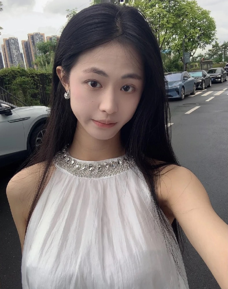 A099 照片1264张 视频1214个 中国女 年轻美女 生活日常 自拍多 真实