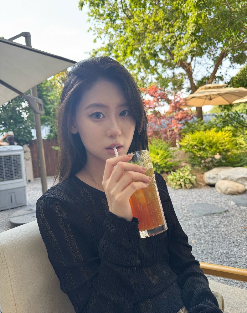 A122 照片381张 视频122个 中国女 年轻少妇 气质美女 生活日常 旅游 视频包含实况live