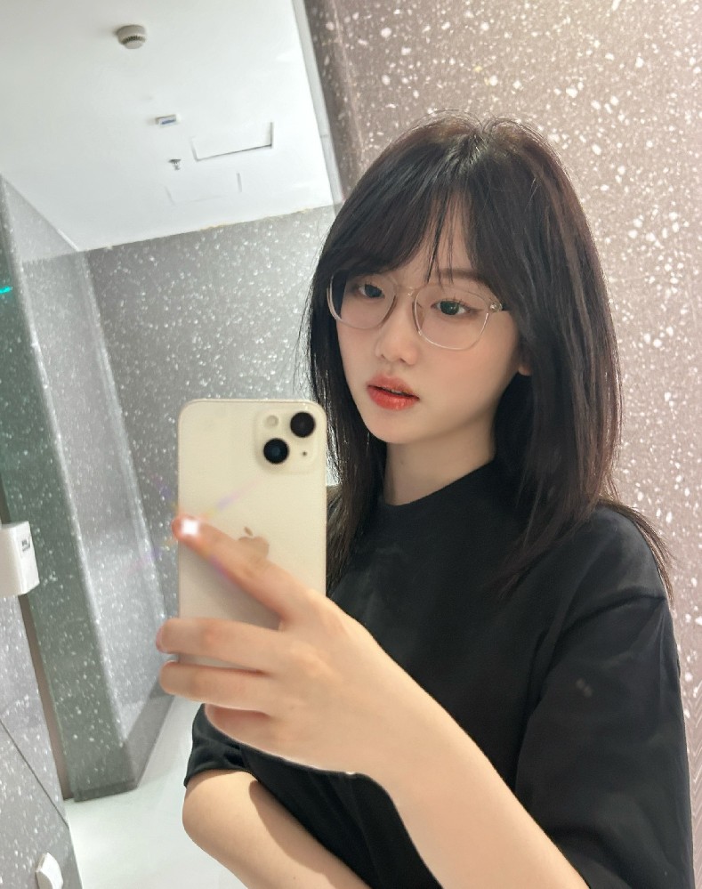 A123 照片1159张 视频125个 中国女 在校大学生 年轻小姐姐 生活日常 校园生活 真实 视频包含实况live