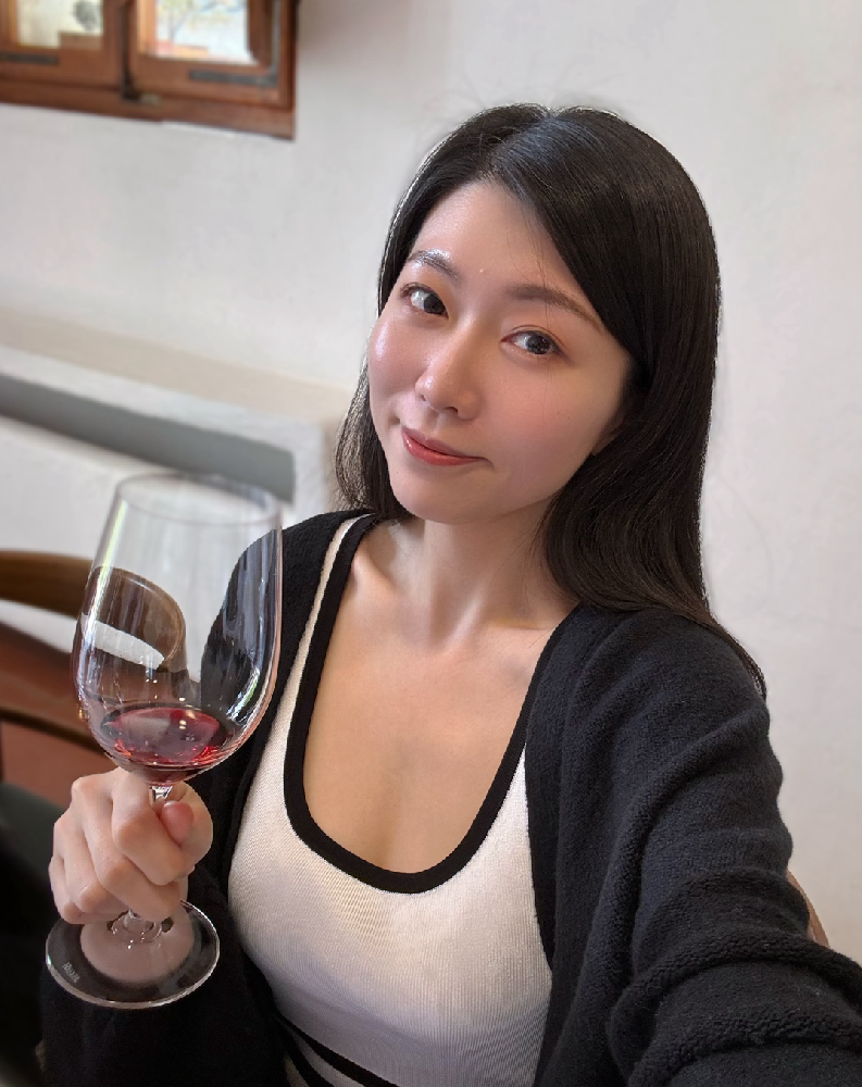 A147 照片2745张 视频70个 中国女 气质少妇 美女 生活日常 旅游 生活素材丰富 品酒师 正装 视频包含实况live