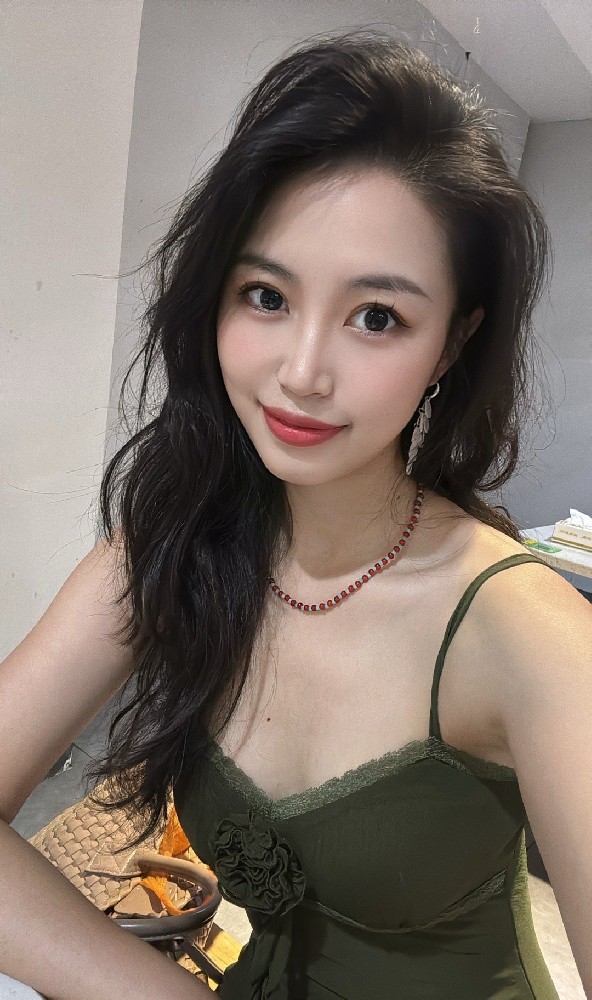 A156 照片1846张 视频111个 中国女 气质美女 生活日常 网球 健身 旅游 自拍多 视频包含实况live