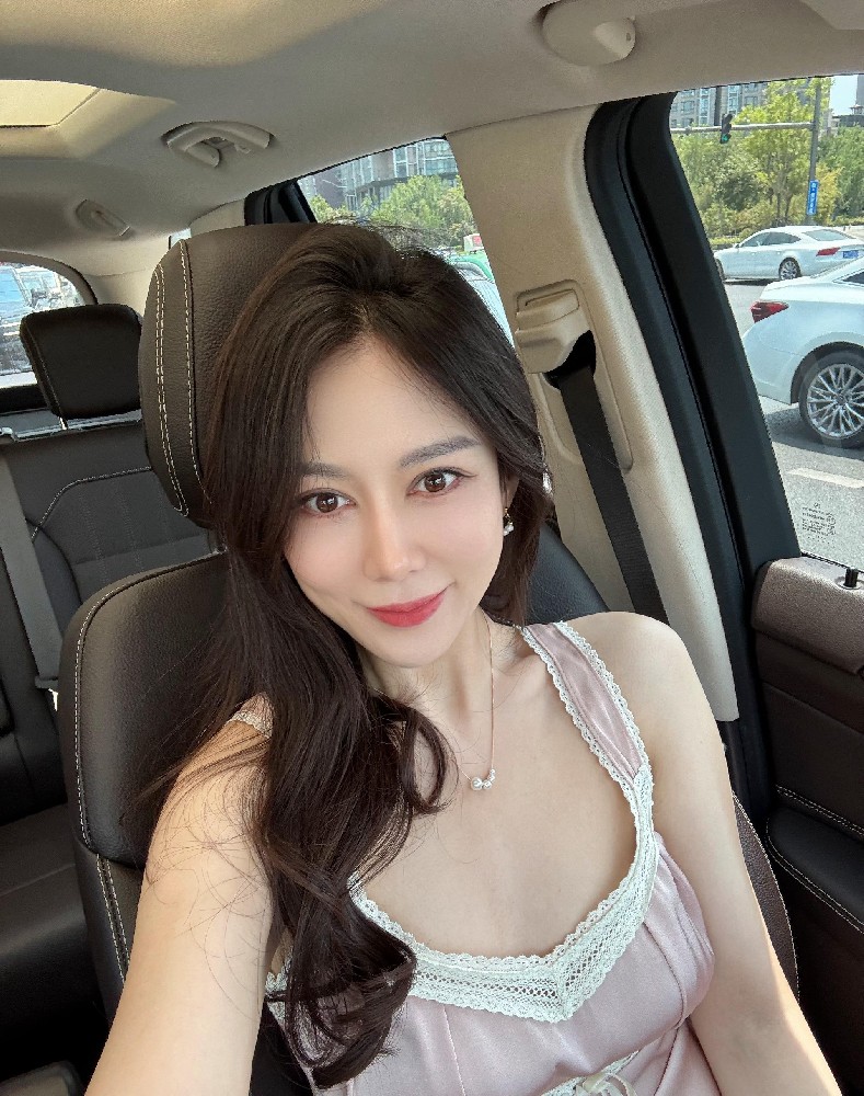 14UA159 照片2320张 视频1236个 中国女 高颜值气质成熟富姐 富婆 生活日常 自拍多 有豪车 奢侈品 书法素材 视频包含实况live