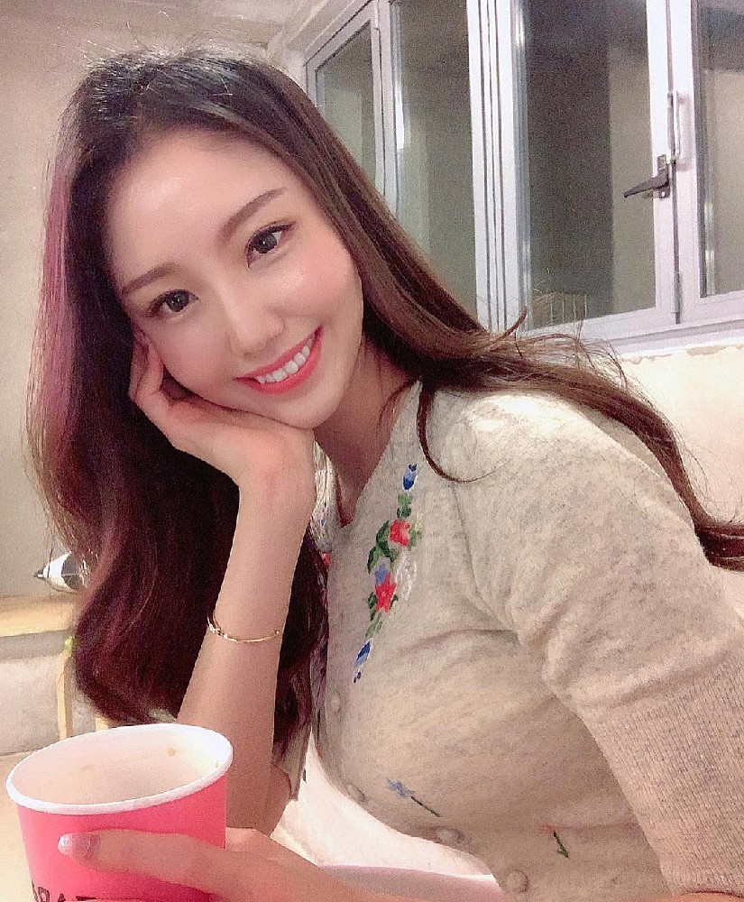 A208 照片173张 视频2个 韩国 性感纯欲美女 大胸身材好 生活日常  美食 瑜伽 自拍多