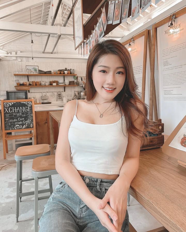 A219 照片2309张 视频32个 香港 性感气质美女 生活日常 下午茶 运动健身 旅游 自拍