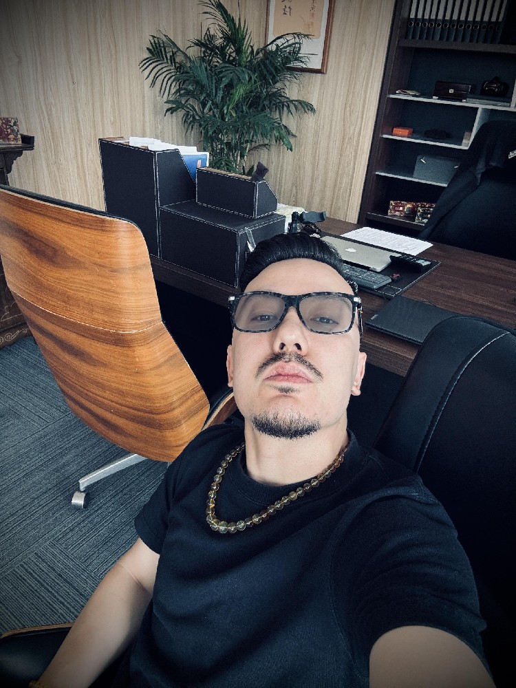 D898 照片587张 视频113个 中国男 成熟气质型男 生活日常 旅游 喝茶 高尔夫 视频有自拍