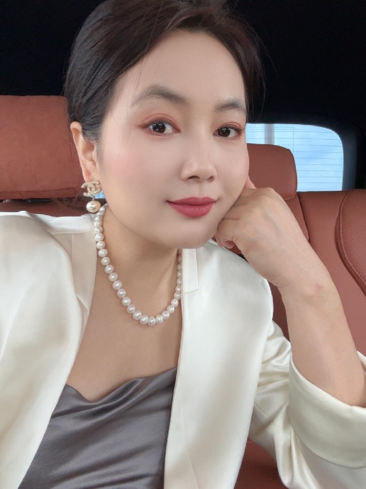 A231 照片495张 视频41个 中国女 气质知性少妇 生活日常 旅游 真实 豪车