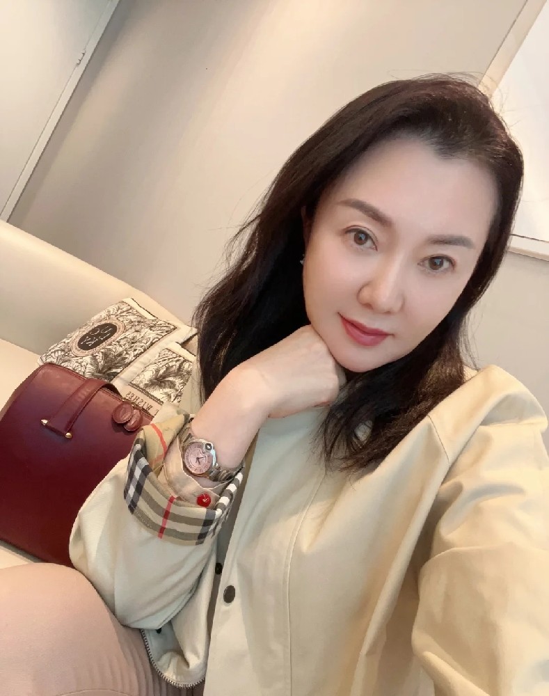 A233 照片374张 视频13个 中国女 成熟少妇 气质美女富婆 阿姨 49岁 生活日常 旅游 健身 自拍多 真实